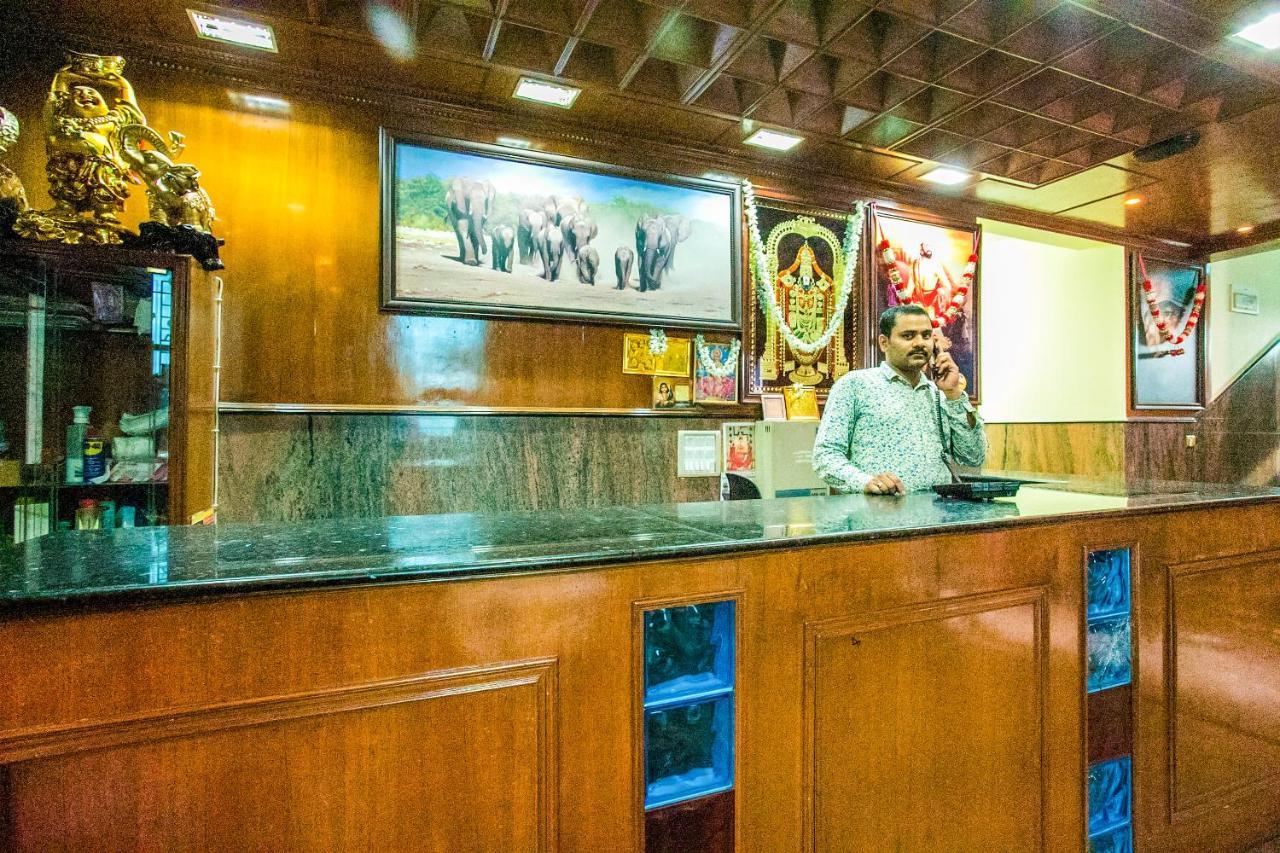 Priyanka Residency Hotell Bangalore Exteriör bild