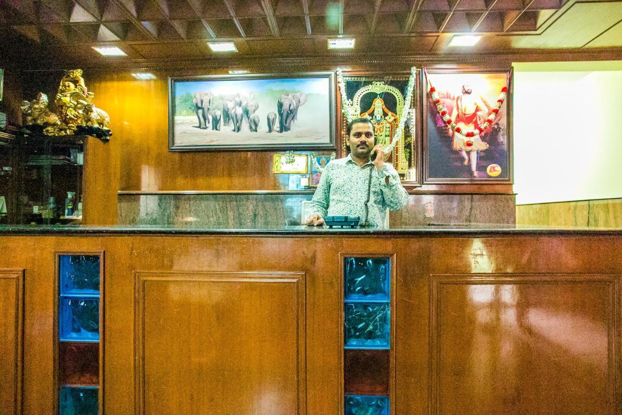 Priyanka Residency Hotell Bangalore Exteriör bild